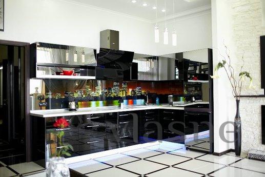 2 BR. Apartments in Arcadia Palace, Odessa - apartment by the day