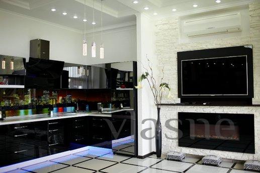2 BR. Apartments in Arcadia Palace, Odessa - apartment by the day
