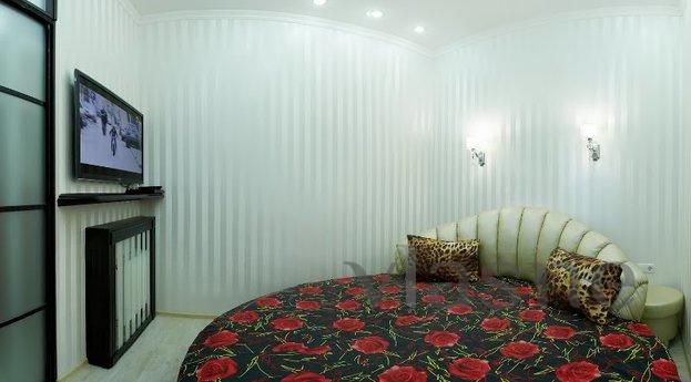 For rent 2 bedroom apartment in Arcadia Palace, Odessa. Stud