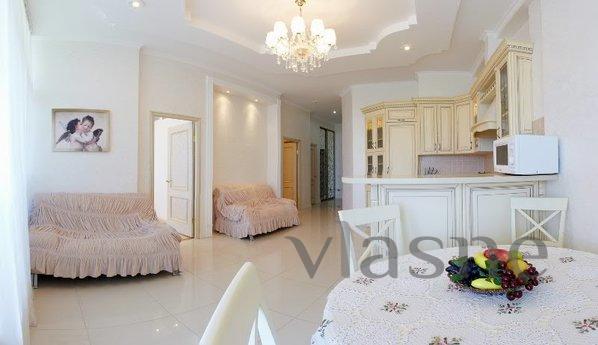 WARNING! 3 BR. apartment from the owner, Odessa - apartment by the day