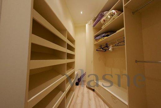 WARNING! 3 BR. apartment from the owner, Odessa - apartment by the day