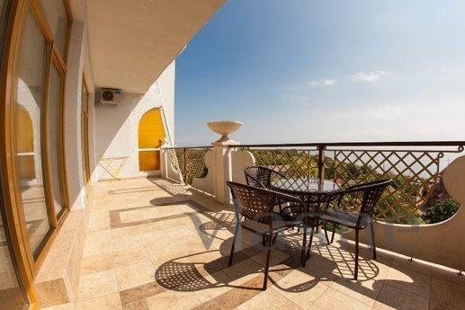 3 rooms apartment near the beach, Odessa - apartment by the day