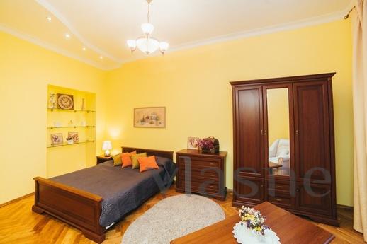 2-bedroom apartment in the heart, Lviv - apartment by the day