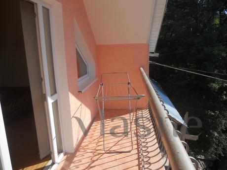 Rent a house with a garage., Yalta - apartment by the day