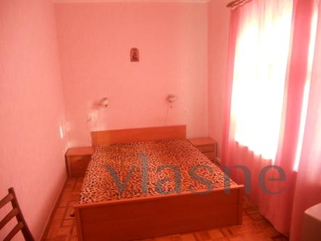 Rent 2-bedroom apartment with garage, Yalta - apartment by the day