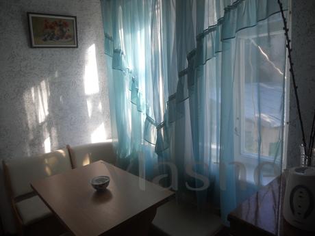 Rent 2-bedroom apartment with garage, Yalta - apartment by the day