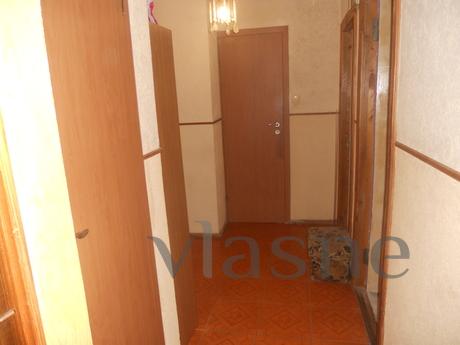 Rent 2-bedroom apartment with garage, Yalta - apartment by the day