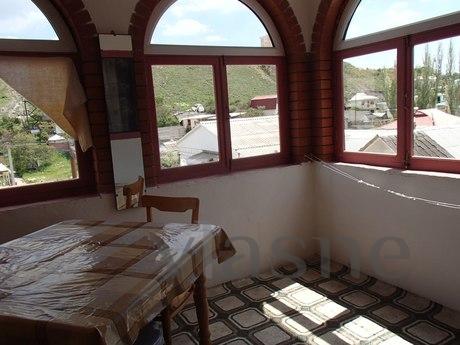 second floor of the house 3 rooms, Sudak - apartment by the day