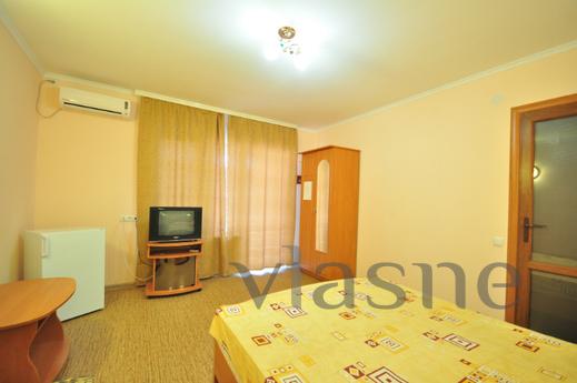 Rooms at the 400 meters from the sea, Sudak - apartment by the day