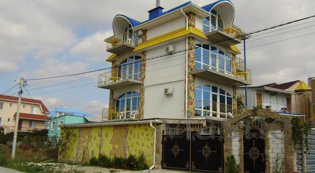 Номера в 7 минутах (600м ) от моря, Судак - квартира посуточно