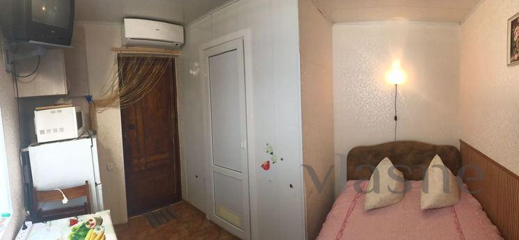 Rent a studio in the center of Yalta., Staryi Krym - apartment by the day