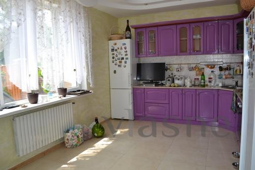 Rent 6 rooms house with pool, 1 line., Chernomorsk (Illichivsk) - apartment by the day