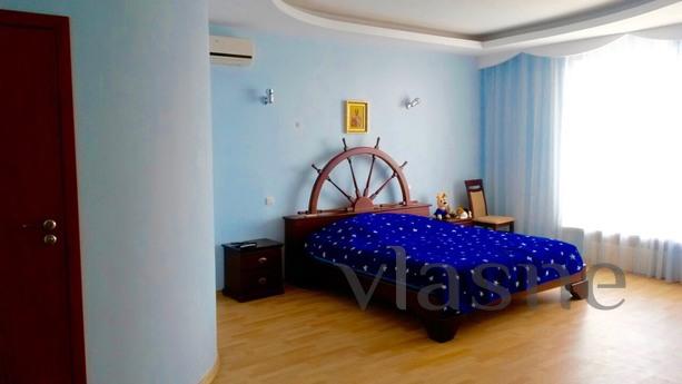 Rent 6 rooms house with pool, 1 line., Chernomorsk (Illichivsk) - apartment by the day