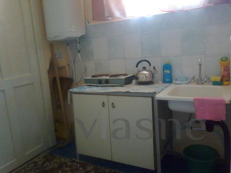 Summer inexpensive recreation in Yalta, Yevpatoriya - apartment by the day