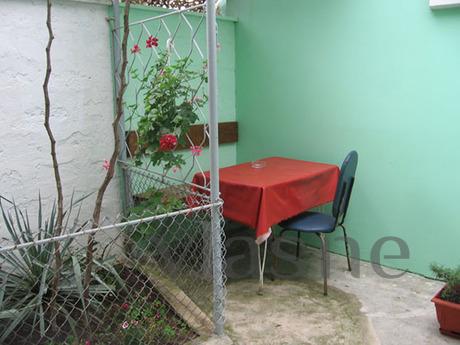 Rent one-room house on the land, Yevpatoriya - apartment by the day