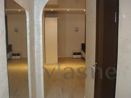 APARTMENT IN THE STYLE OF HI-TECH, Mykolaiv - apartment by the day