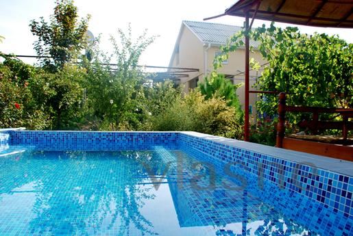 Daily rent a house with swimming pool, Sevastopol - apartment by the day