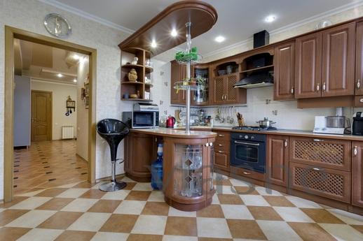 Apartments in the park, Yevpatoriya - apartment by the day