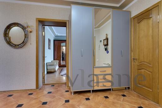 Apartments in the park, Yevpatoriya - apartment by the day