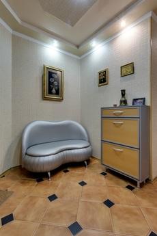 Apartments in the park, Yevpatoriya - apartment by the day
