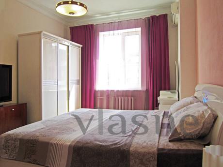 2 bedroom Karl Marx Center, Station, Dnipro (Dnipropetrovsk) - apartment by the day