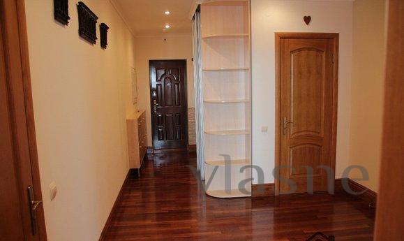 The apartment is on the street Grishko, Kyiv - apartment by the day