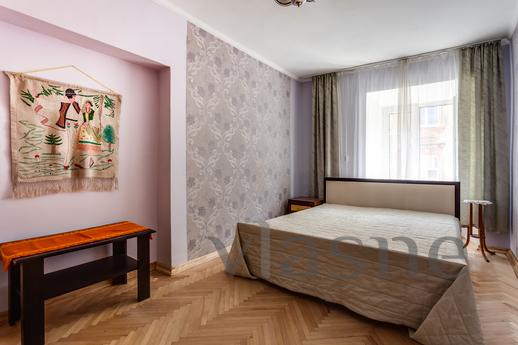 Large 5-room apartment in the center, Lviv - apartment by the day