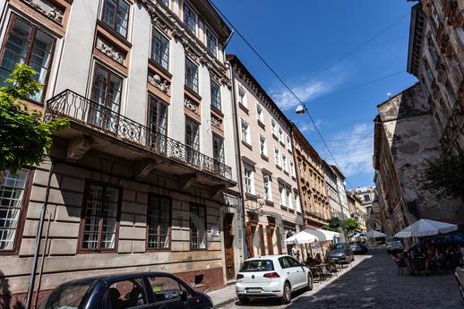 Large 5-room apartment in the center, Lviv - apartment by the day