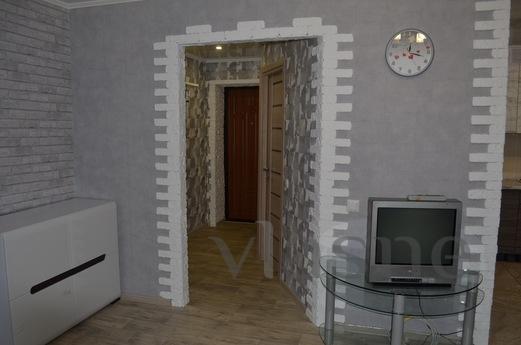 2 bedroom apartment on Kharitonov, Krivoy Rog - apartment by the day