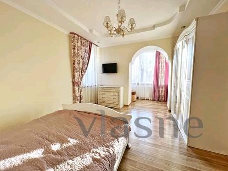Квартира по вул Степана Бандери 35, ( центр) від власника .
