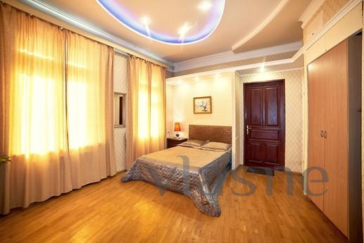 2-ком.кв-ра . с парковкой в самом центре, Львов - квартира посуточно