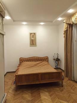 Квартира  5 минут пешком к Оперному Театру, эвроремонт, полн
