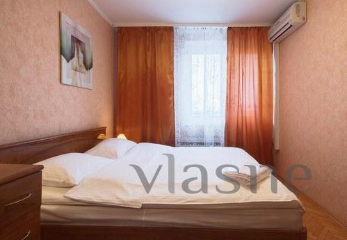 2 bedroom apartment in the center, Kyiv - apartment by the day