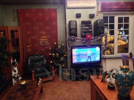 Сдам 2-комнатную кВ-ру , 90 кВ. М с евро-ремонтом,сво все ме