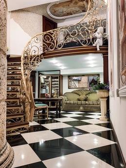 ID: Versailles Location: On the street. Deribasovskoy Apartm