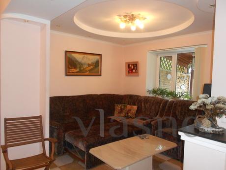 Family house in 2 levels, Yalta - apartment by the day