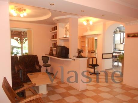 Family house in 2 levels, Yalta - apartment by the day