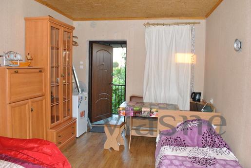 Comfortable rooms (rooms) at affordable prices. • kitchen (g