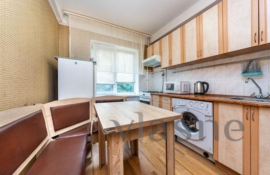 2 sq.m. Shalimova, NAU, ISIDA, Dorogozhichi, Kyiv - apartment by the day