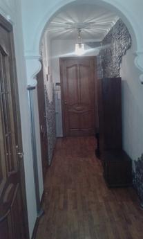 Center apartment 4 rooms, Kyiv - apartment by the day