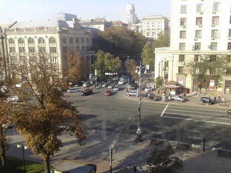 2 bedroom apartment Kreshchatik, Kyiv - apartment by the day