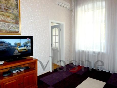Cozy apartment near the metro station, Kyiv - apartment by the day