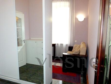 Cozy apartment near the metro station, Kyiv - apartment by the day