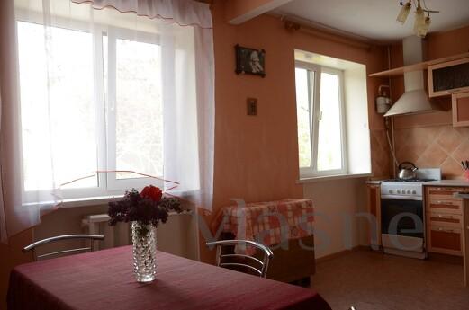 Rent daily 3-room apartment, Chernomorsk (Illichivsk) - apartment by the day