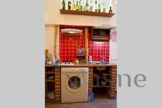 Flat located three blocks from Deribasovskoy (5 minute walk)