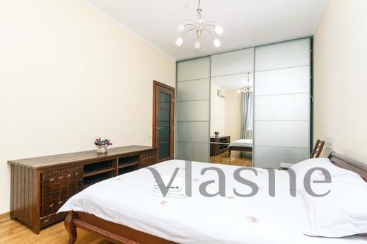 Apartment in a quiet location in a noisy, Киев - апартамент за нощувки