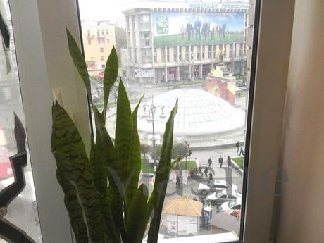 Overlooking the Independence Square ., Kyiv - apartment by the day