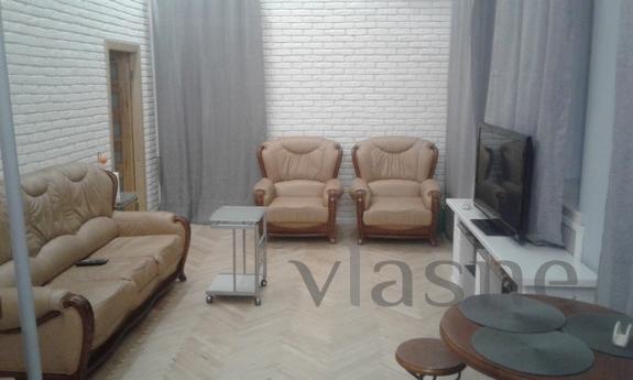 Cozy apartment located in the tsentre.Ryadom are many cafes 