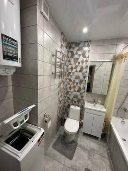 New apartment from Kharkivska metro station, Kyiv - apartment by the day