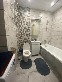 New apartment from Kharkivska metro station, Kyiv - apartment by the day